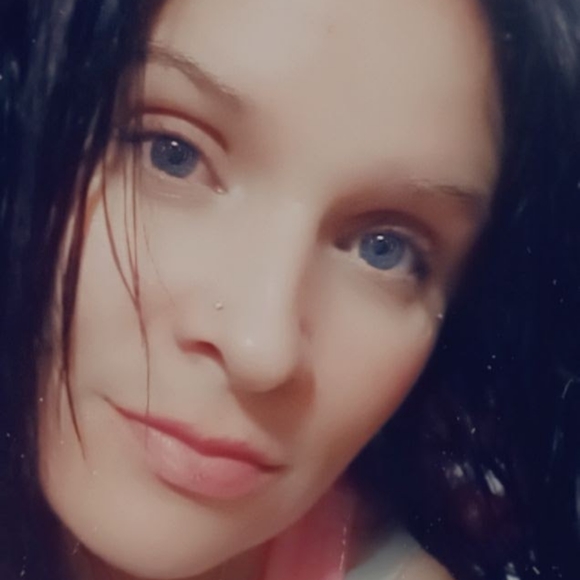 Meet your Posher, Tricia - Picture 2 of 4